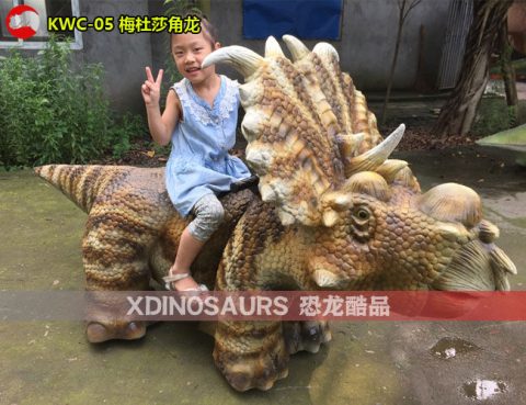 梅杜莎角龙玩具车