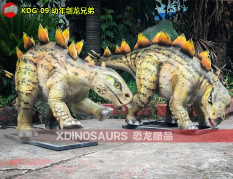 2只仿真幼年剑龙