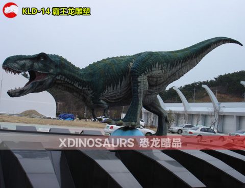 玻璃钢霸王龙雕塑踩着地球