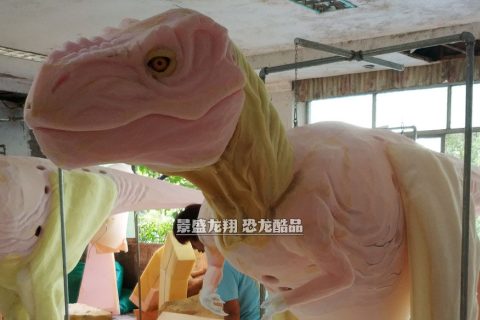 霸王龙服的造型工作