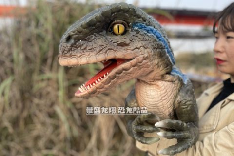 仿真迅猛龙布鲁玩偶