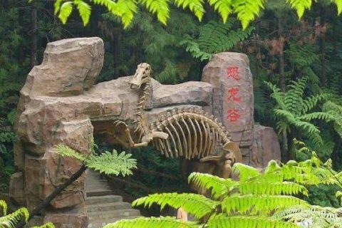 恐龙骨架+岩石地质风格的门廊