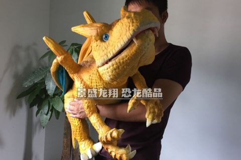 卡通飞龙手偶