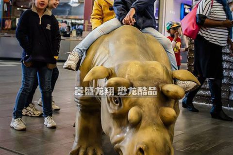 冰河世纪动物骑乘在冰雪世界