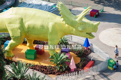 卡通电子三角龙模型在滨海湾花园