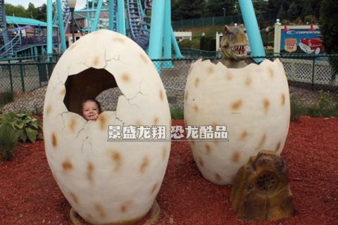 恐龙蛋装饰模型在LAKE COMPOUNCE