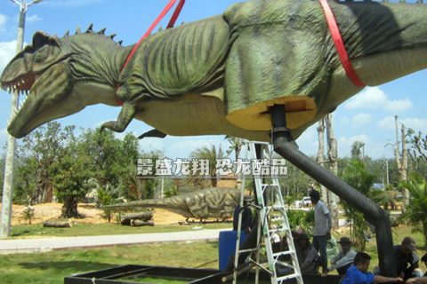 安装大型霸王龙模型的金属腿部