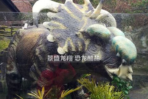 仿真梅杜莎角龙模型在威尔士恐龙公园