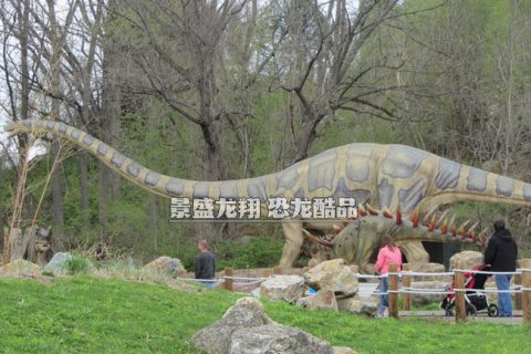 仿真峨嵋龙模型在爱尔兰的Tayto公园