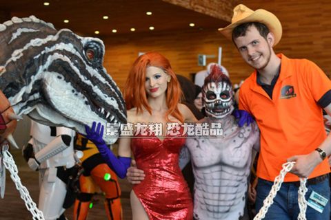互动霸王龙服在漫展 - 加拿大动物广告公司