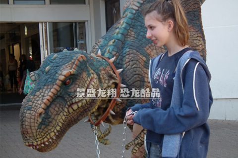霸王龙服装和女孩 - 英国科学圆顶