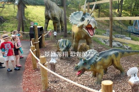 仿真三角龙模型在LAKE COMPOUNCE