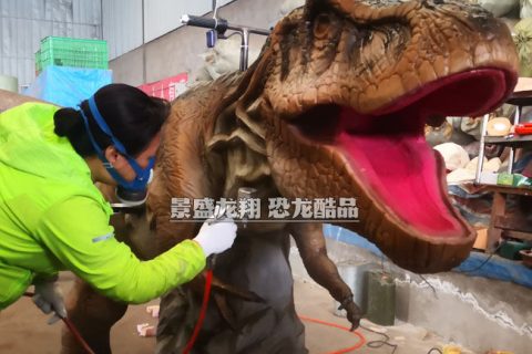 喷绘仿真肤色在恐龙车身上